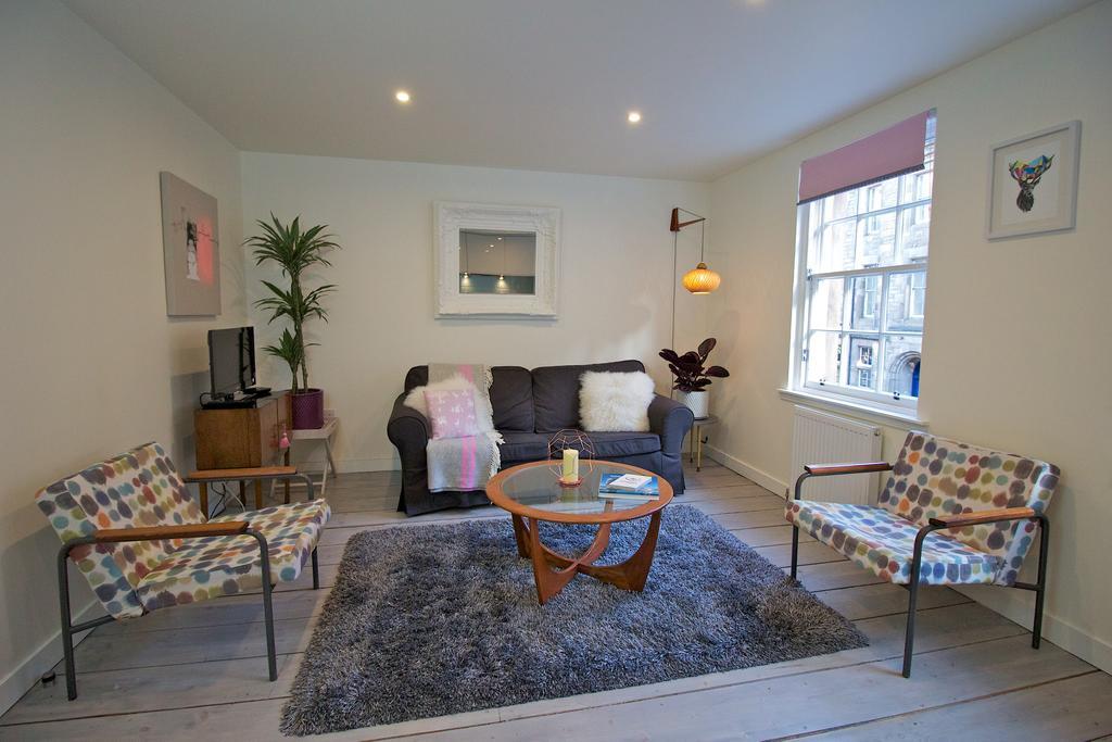 Old Town Castle View Apartment Edinburgh Exterior foto